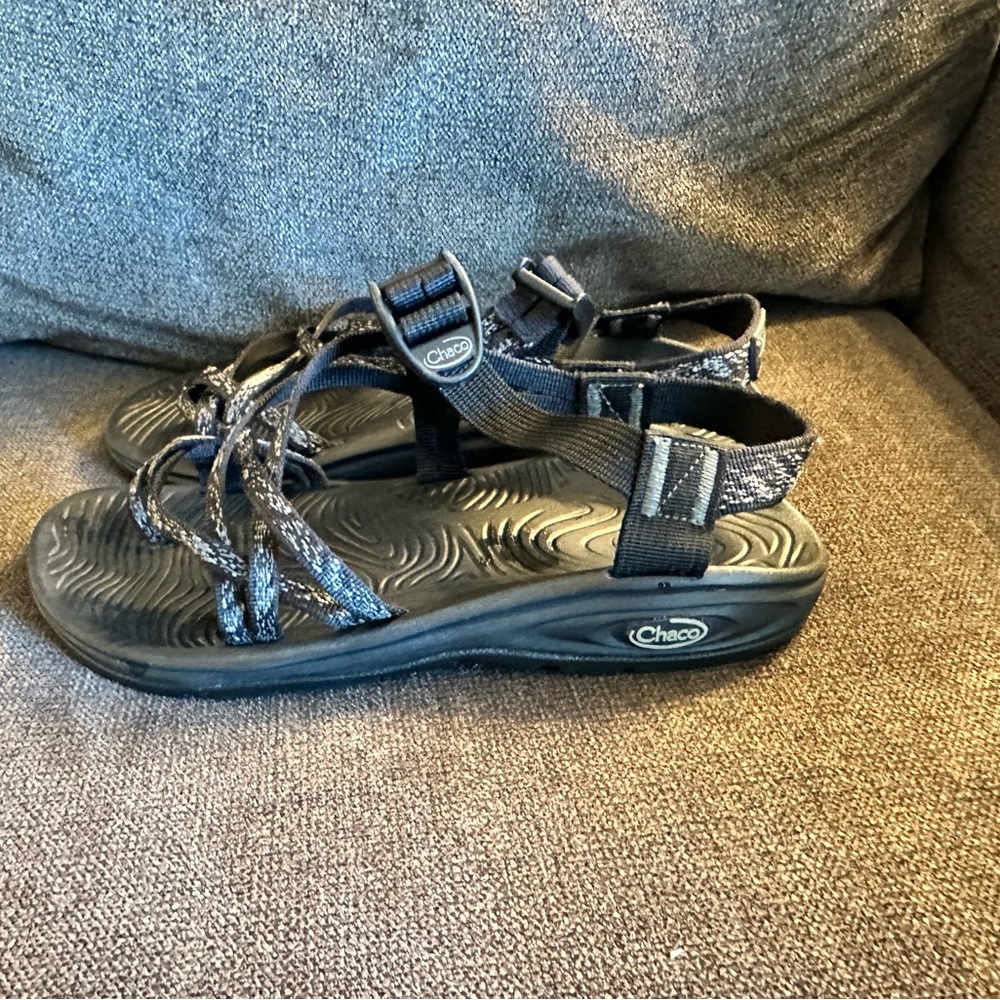 Chaco Women’s ZX/2 Dual Adjustable Straps Classic Sandal. Women’s Size 9. 🖤🤍